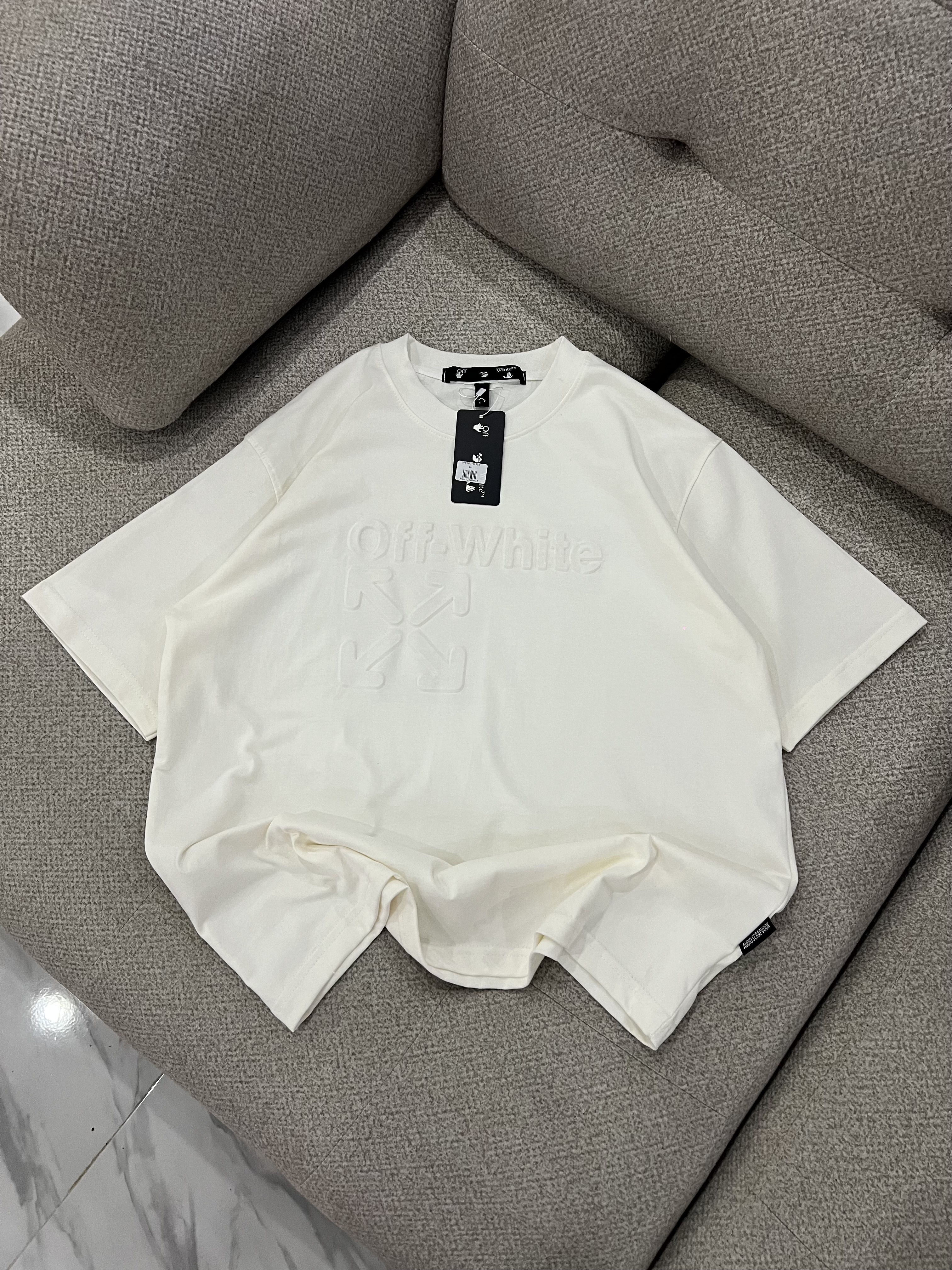 تیشرت اورسایز Off-White لوگو برجسته سه‌بعدی در 3 رنگ